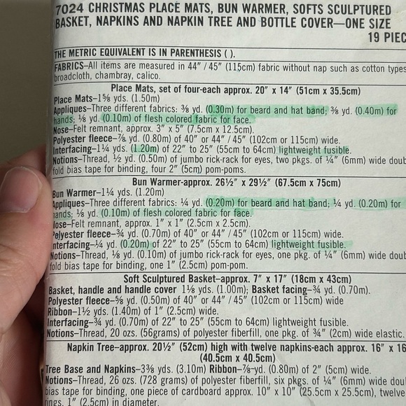 5/$25 SIMPLICITY 7024 Festive Paisley Christmas Tree Table Topper 🪡 - Picture 4 of 6